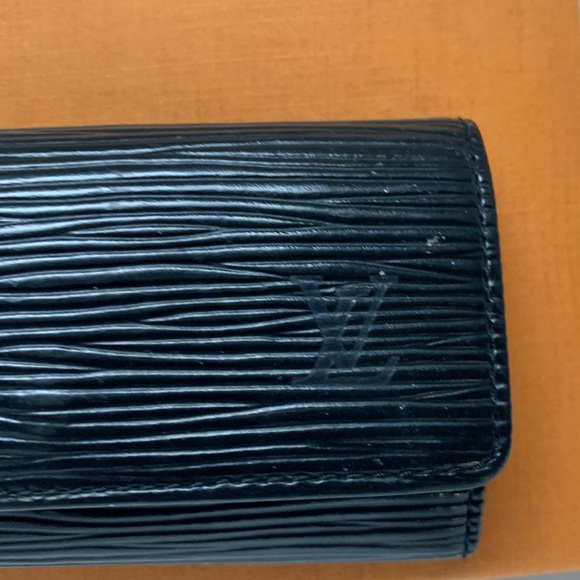 Louis Vuitton black epi leather key holder wallet - Picture 6 of 11